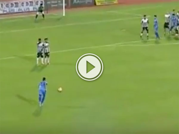 Footballer calls amazing curling free kick (Video)