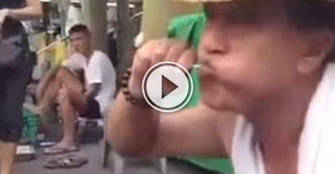 Guy carves lollipops in the image of Tourist.