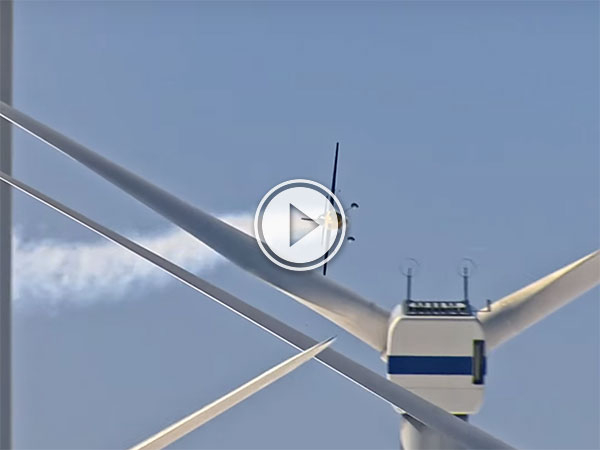 Wind farm slalom in a plane (Video)