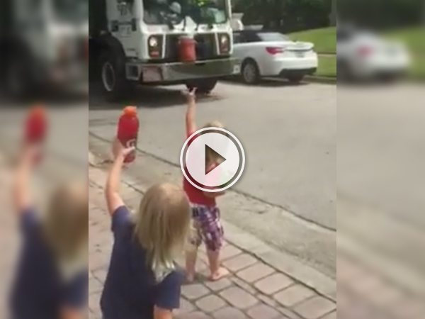 Cute triplets make the day for garbage collectors (video grab)