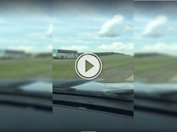 Driving a bus north, in the southbound lane seems safe, sure! (Video)