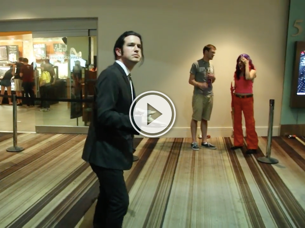 Cosplayer dresses as the confused Travolta gif; wins internet! (Video)