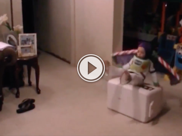 Kid fails on his Buzz Lightyear jump (Video)