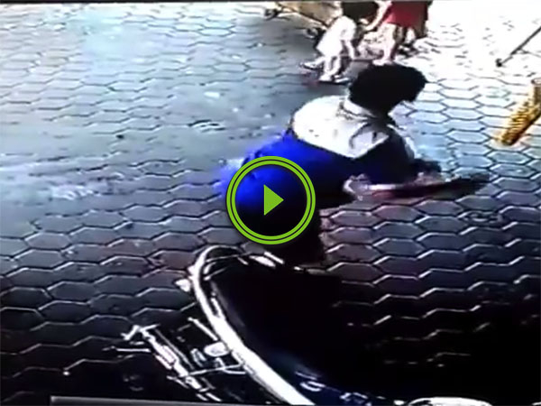 Dad's insane reflexes save children from certain death (Video)