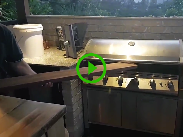 Australians find a surprise in the barbie (Video)