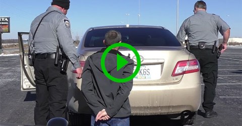 Cop helps man propose to his girlfriend (Video)