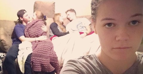 Women documents her life as a third wheel (16 Photos)