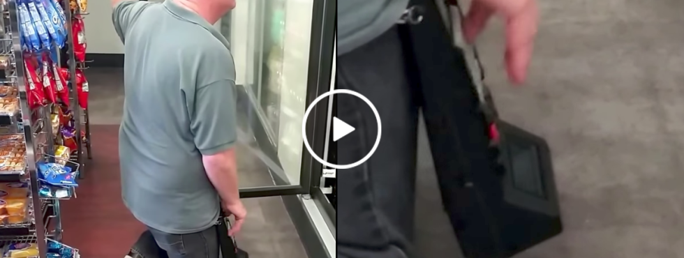 Store clerk shows off lightning fast data entry skills (Video)