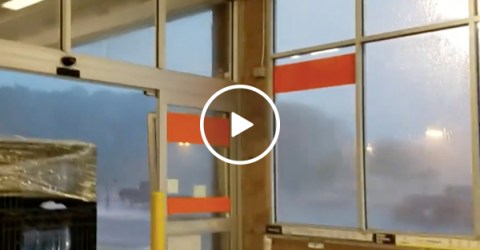 Guy films tornado while uncomfortably close (Video)