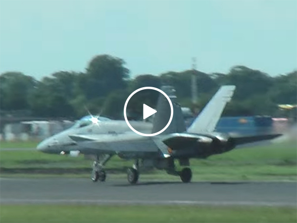 Irish guy comments on F18 take off