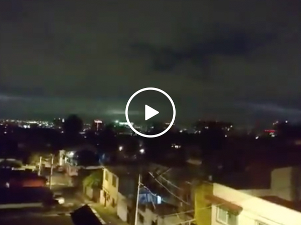 Men film strange lights during earthquake in Mexico (Video)