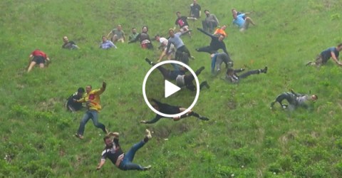 UK's annual 'Cheese Rolling' is as dangerous as it is ridiculous (Video)