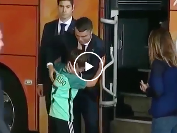 Cristiano Ronaldo Greet Child Fan Before 2018 World Cup for Portugal