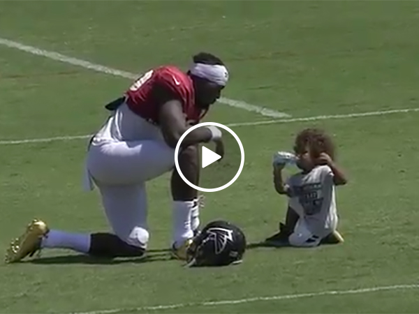 Mohamed Sanu and his Son Have Touching Interaction At Falcons Practice