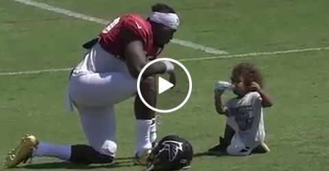 Mohamed Sanu and his Son Have Touching Interaction At Falcons Practice